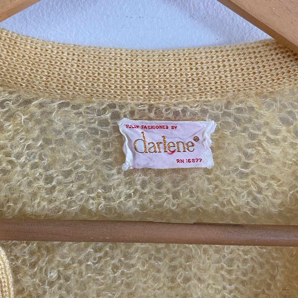 SOLD ELSEWHERE - Vintage 70s/80s wool buttercream button-up cardigan - S-M - Picture 3 of 9